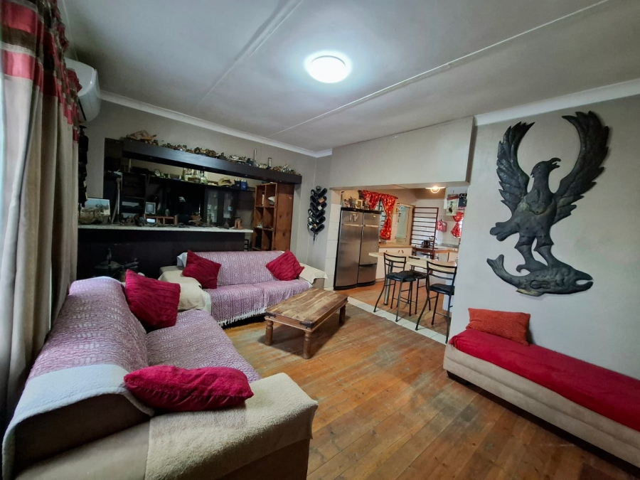 4 Bedroom Property for Sale in Oakdale Western Cape